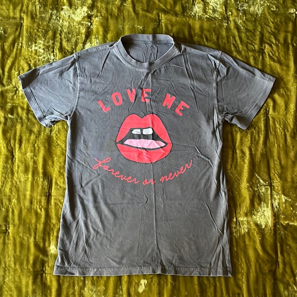 COOL GRAPHIC TEE!!